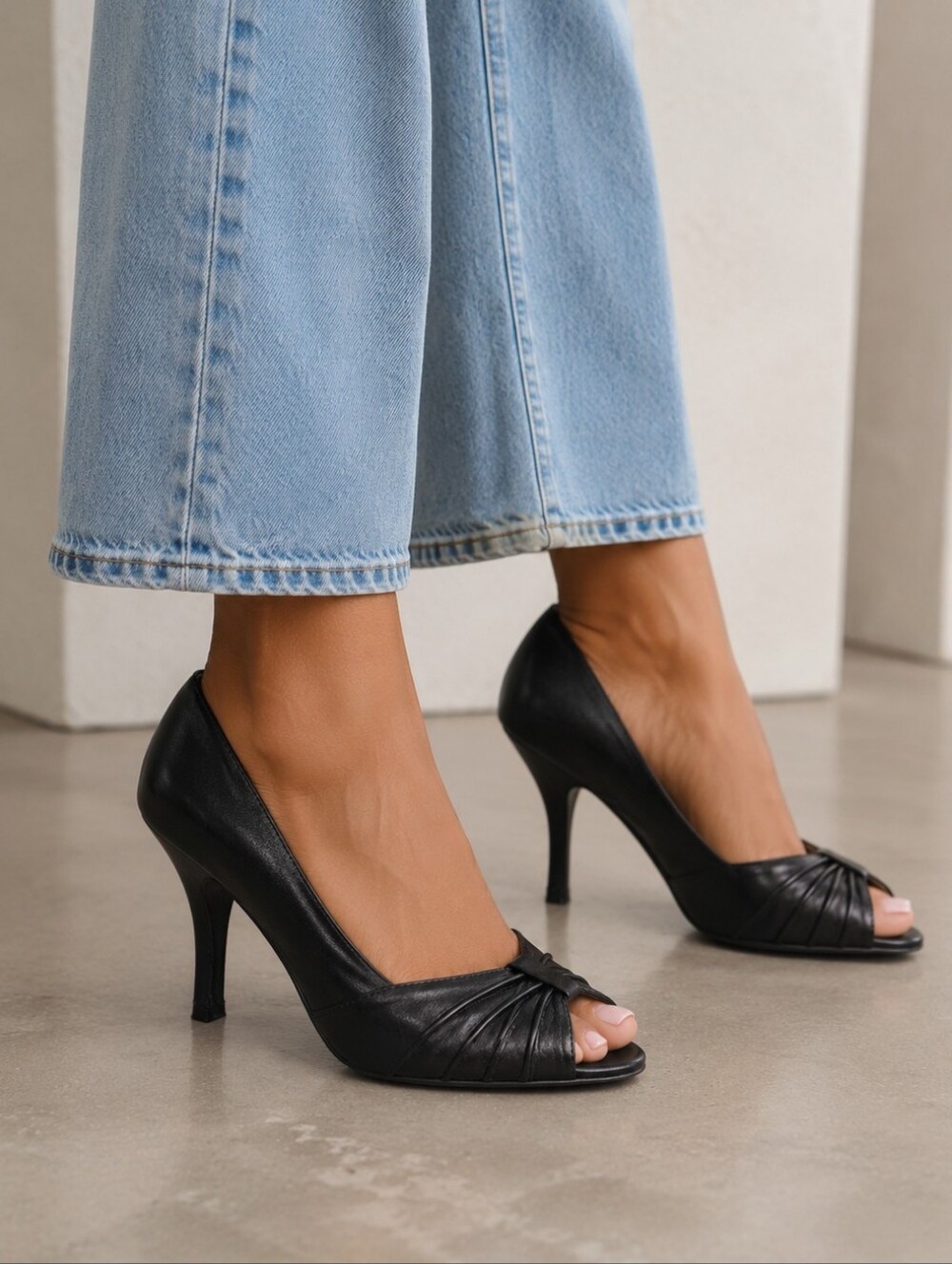 🖤✨ Vintage Steve Madden Black Leather Peep Toe Heels Elegant Classic Pumps Sz 8